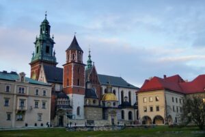 Zamek Królewski na Wawelu w Krakowie – zakup nieruchomości w Hiszpanii przez Polaków